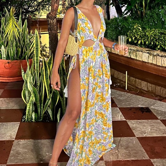 REVOLVE x TULAROSA Lydia Maxi Dress in Periwinkle Floral - Picture 4 of 6
